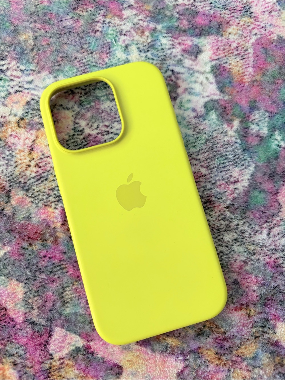 Apple iPhone16Pro Silicone Case - Star Fruit (yellow)